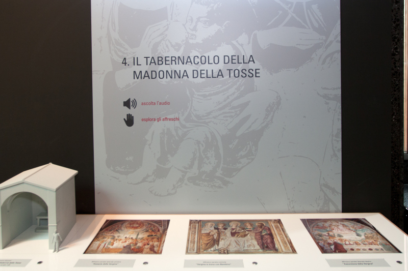 postazione tattile del museo con immagini a rilievo degli affreschi